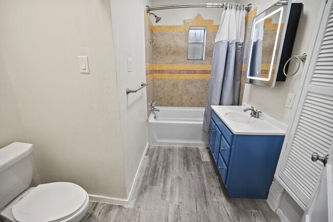 Building Photo - 3418 Yandell Dr