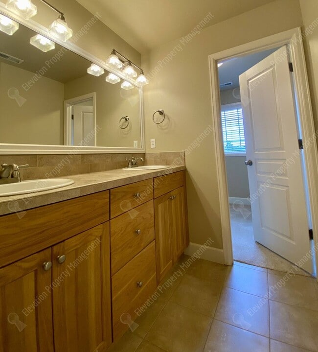 Building Photo - 3-BR Craftsman Home in NW Bend- Boyd Acres