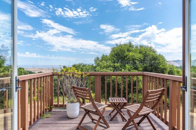 Building Photo - 287 Laureles Grade