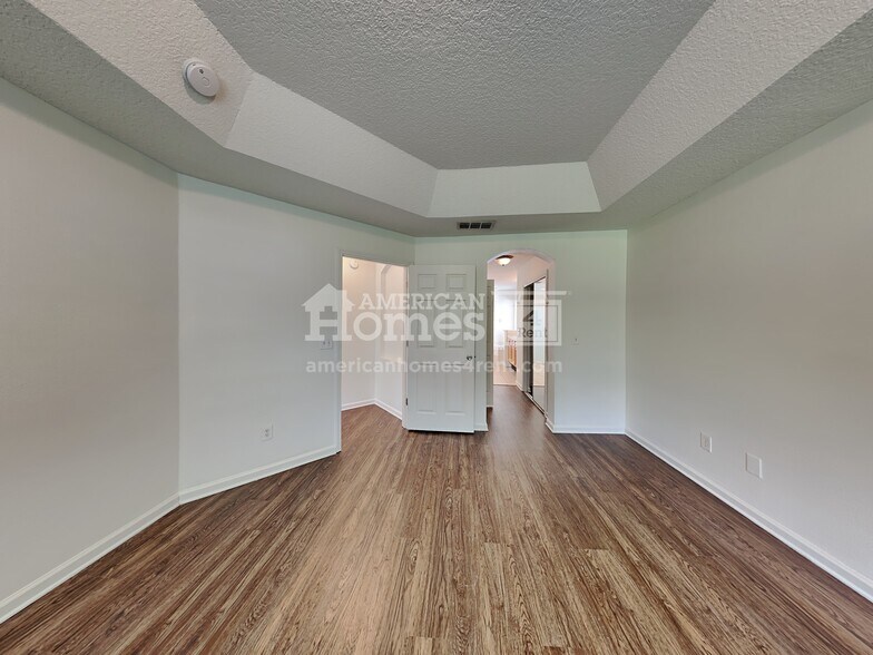 Building Photo - 224 N Lake Cunningham Ave