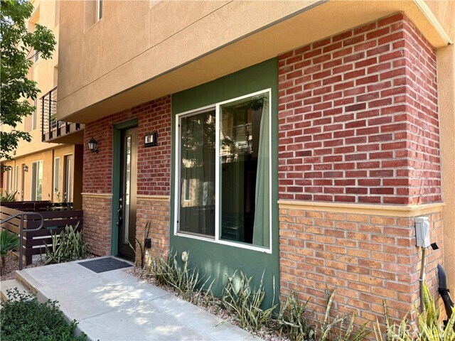 Building Photo - 422 W Rte 66