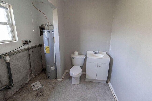 Building Photo - 7217 N Moberly Dr