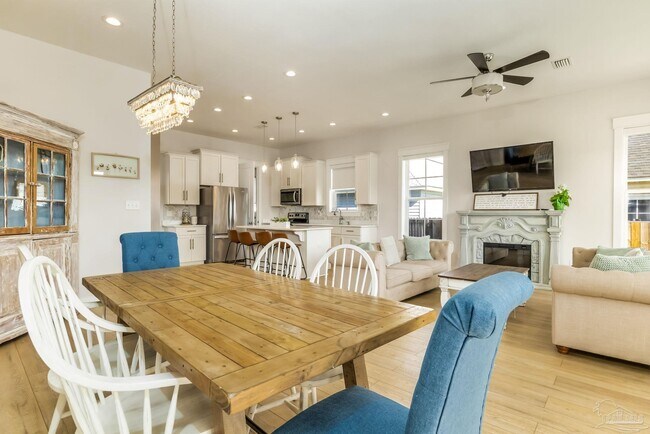 Building Photo - 606 W Intendencia St