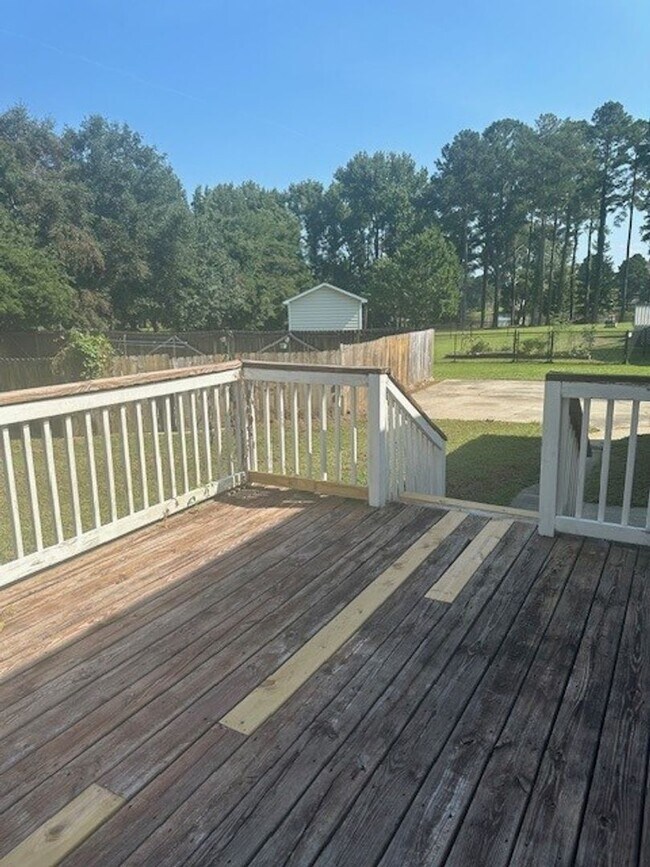Building Photo - Spacious Home with Bonus Room, Pool & Sola...