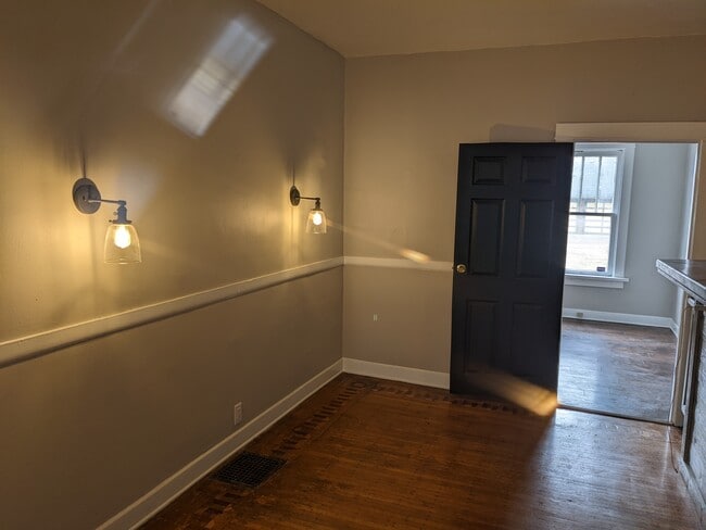 Building Photo - 506 Woodruff Place Middle Dr