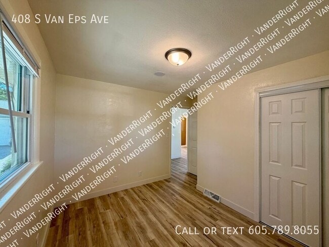 Building Photo - 408 S Van Eps Ave
