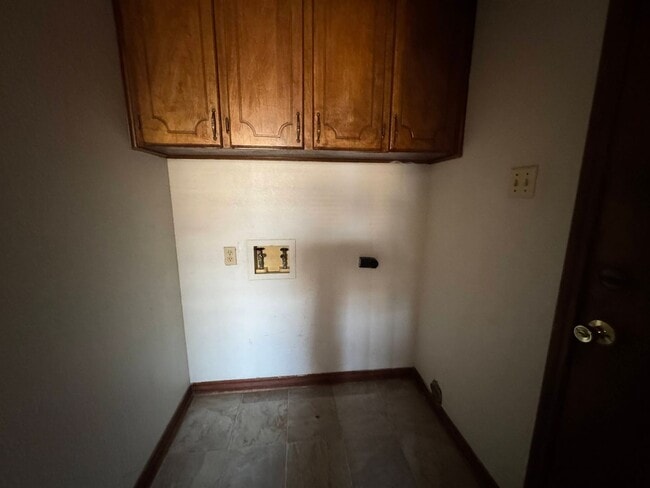 Building Photo - 207 E Hogan Dr