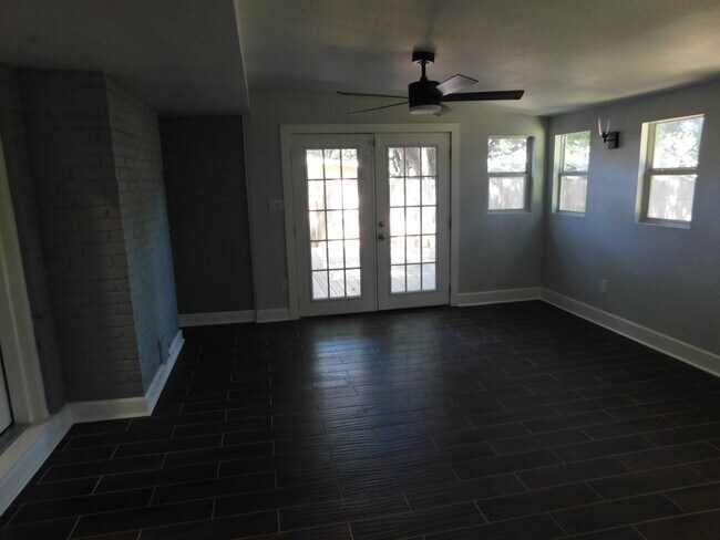 Building Photo - 3606 Lakefield St