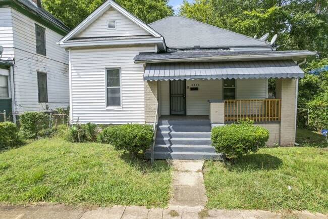 Building Photo - "Charming 2-Bed, 1-Bath Gem on Avenue H – ...