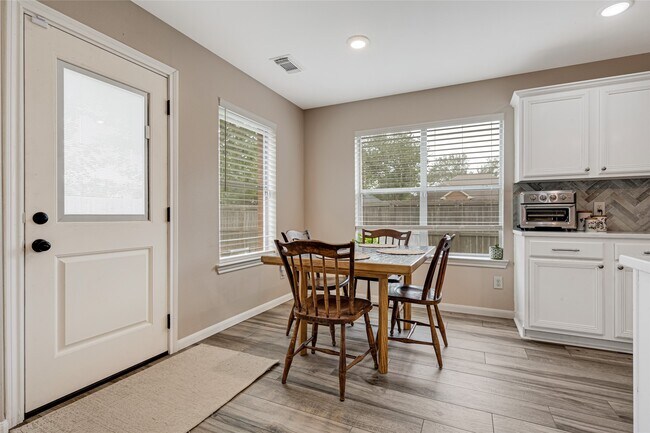 Building Photo - 4102 Caneshaw Dr