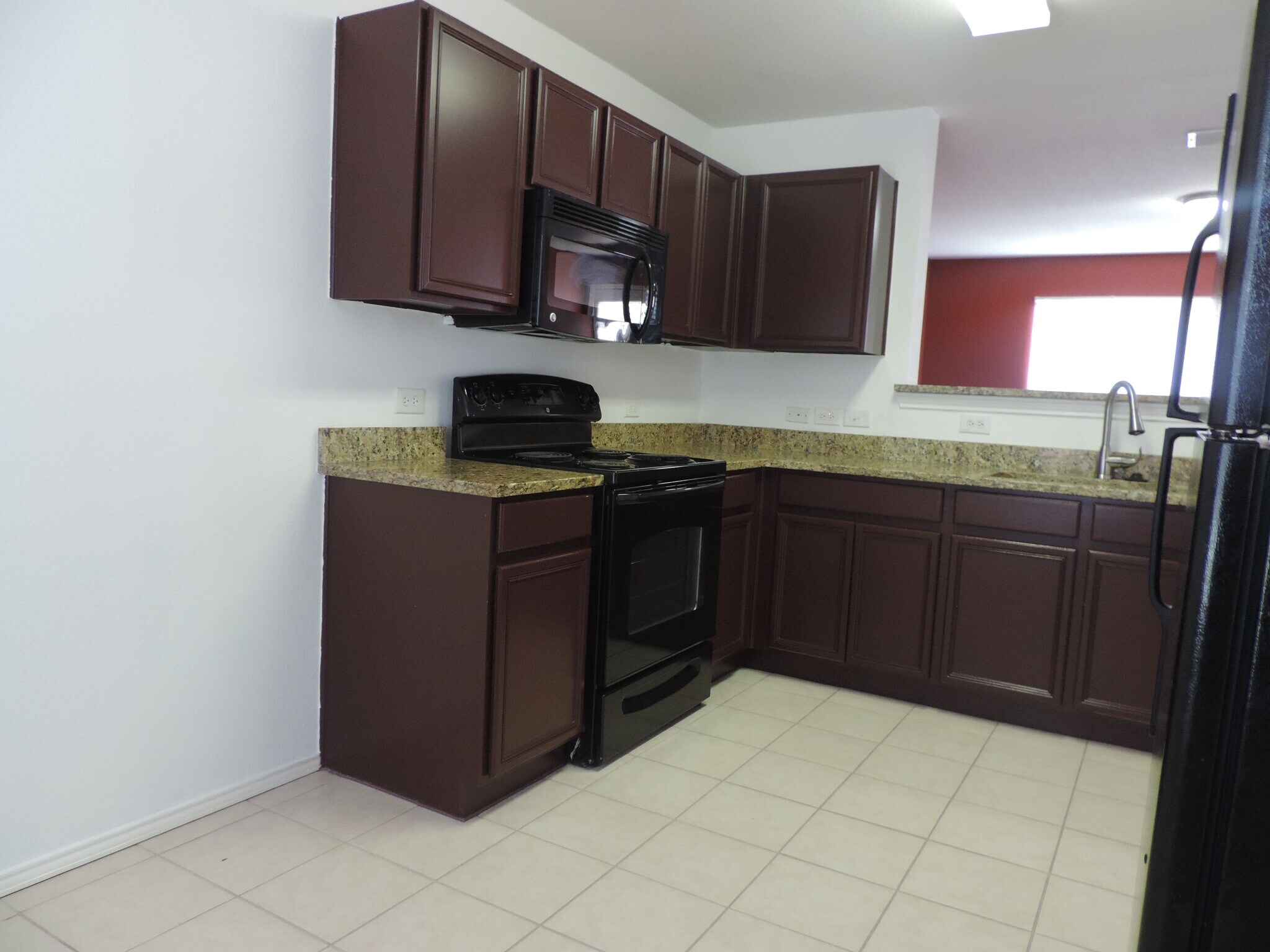 Granite countertop in kitchen - 2605 Ranchview Dr