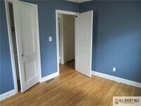 Building Photo - 52 Avenel St