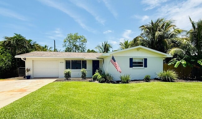 Primary Photo - 3/2/1 Rocky Point Home w/Fenced Backyard &...