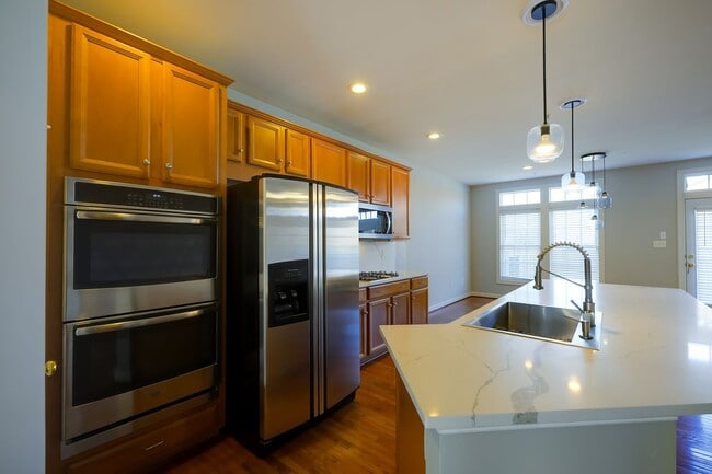 Building Photo - Luxury Living in the Villages of Urbana