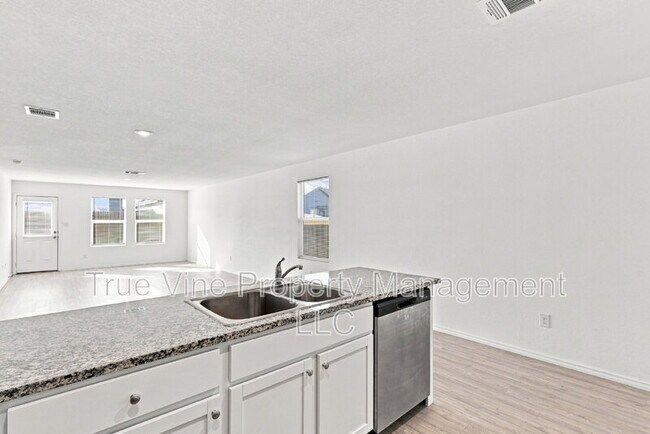 Building Photo - 2906 Millikan Dr