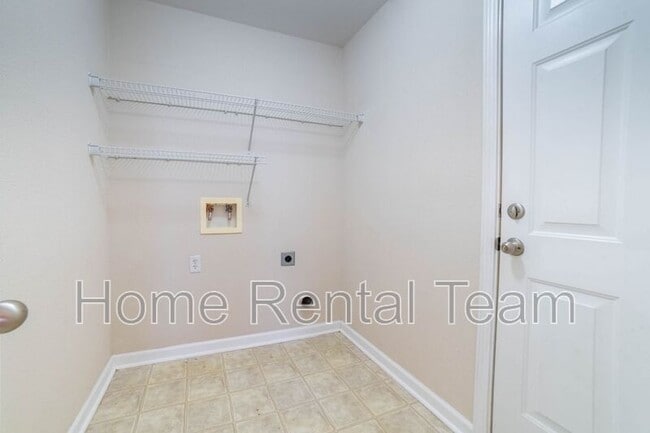 Building Photo - 37 Twin Oaks Pl