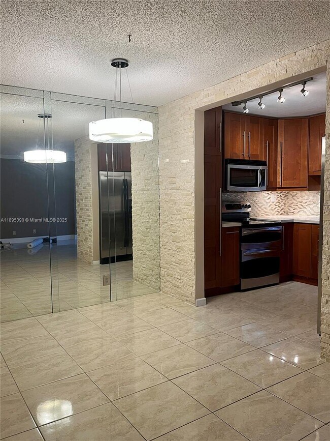 Building Photo - 16919 N Bay Rd