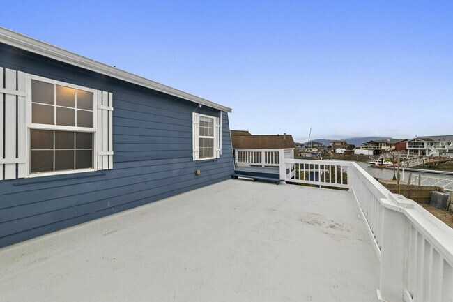 Building Photo - 4132 Matia Dr