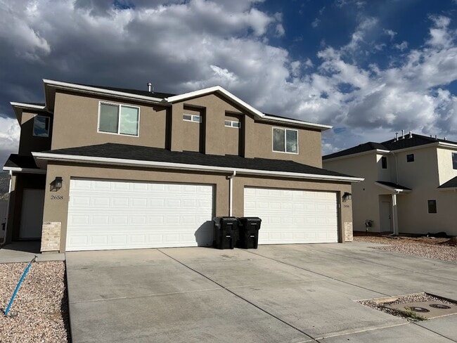 Looks Almost New Twin Home! - Looks Almost  New Twin Home!