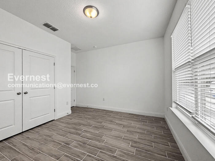 Building Photo - 6750 Midland Dr