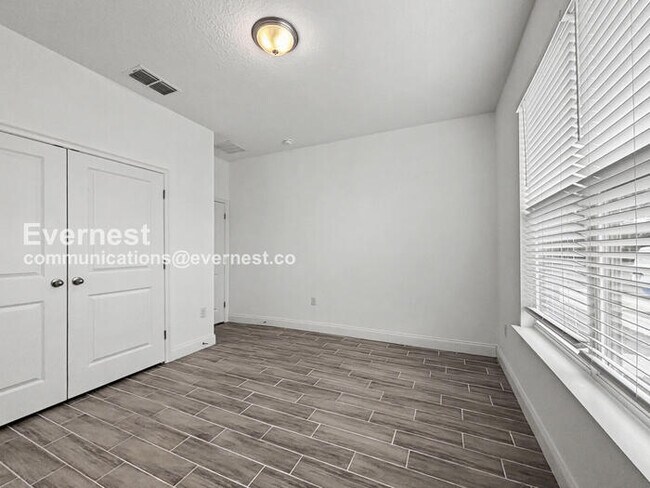 Building Photo - Limited Time Special Offer / 4 Bed, 3.5 Bath Home with Garage / Pet-Friendly / Vouchers Accepted ...