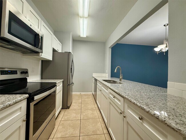 Building Photo - 3254 Holly Hall St