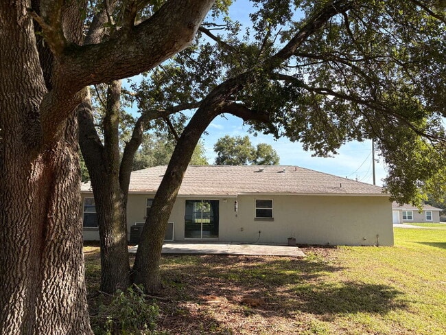 Building Photo - Charming Rental Home in Northwest Ocala – Comfort, Convenience & Value!