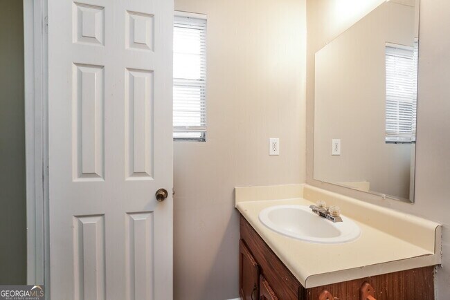 Building Photo - 1418 Stonegate Ct