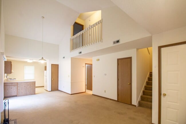 Building Photo - Upscale Duplex 2BD/2BA Cul-de-sac