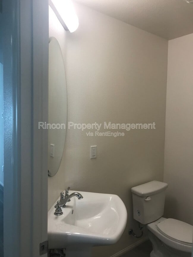 Building Photo - 581 Pioneer St