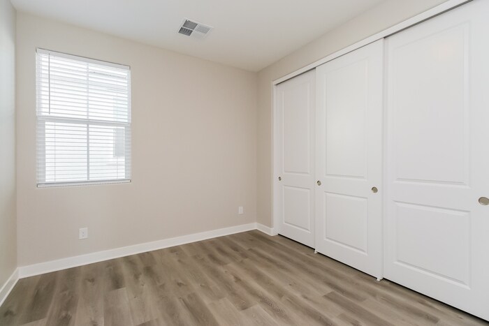 Building Photo - 5553 S Dillon