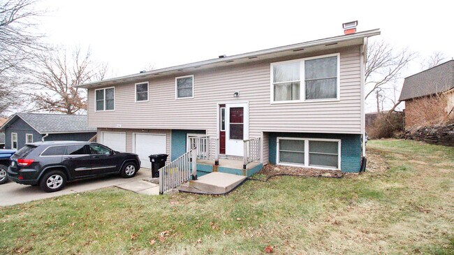 Building Photo - 2006 10th St