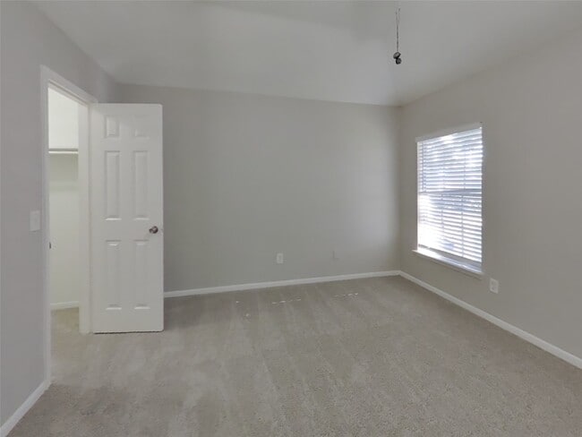 Building Photo - 18139 Lake Bend Dr