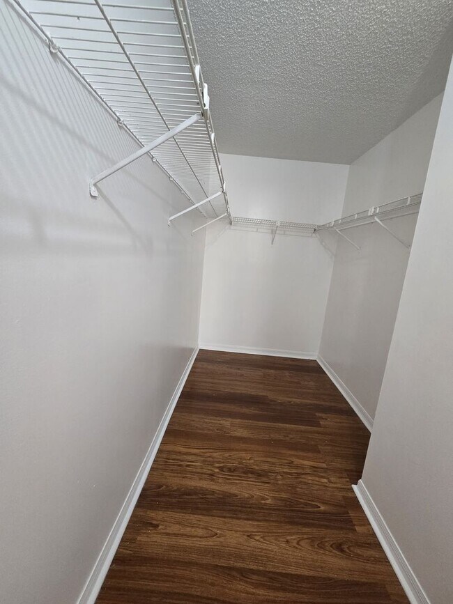 Building Photo - 1 BED CONDO IN HOLLYWOOD