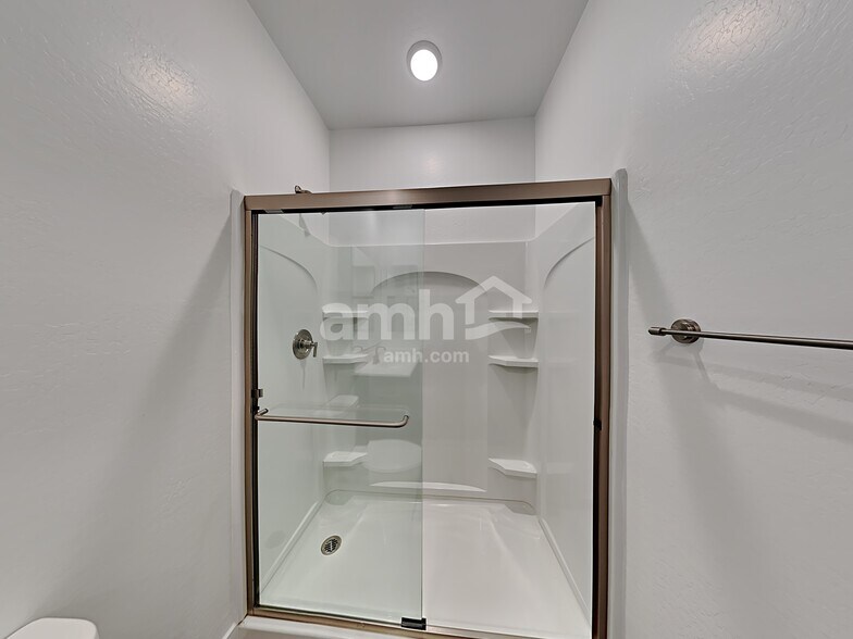 Building Photo - 4313 S 105th Dr