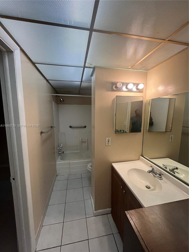 Building Photo - 2800 NW 56th Ave