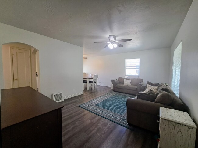 Building Photo - 761 440 W
