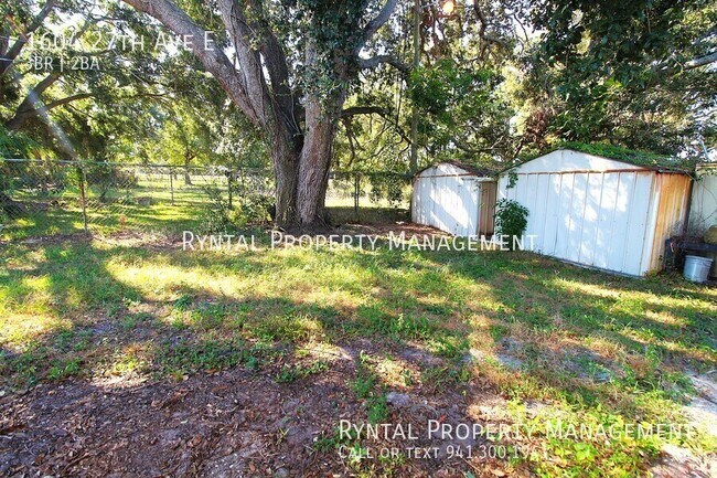 Building Photo - 1604 27th Ave E