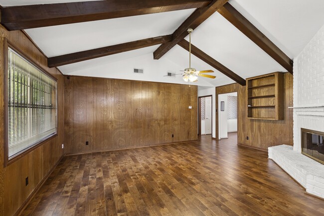 Building Photo - 9106 Sharpview Dr