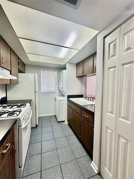 Building Photo - 606 Pavare Ct