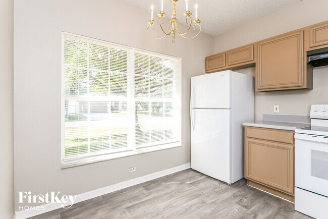 Building Photo - 702 Cotulla Dr