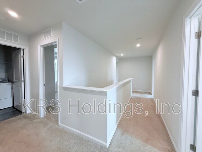 Building Photo - 379 Hunting Wood Dr