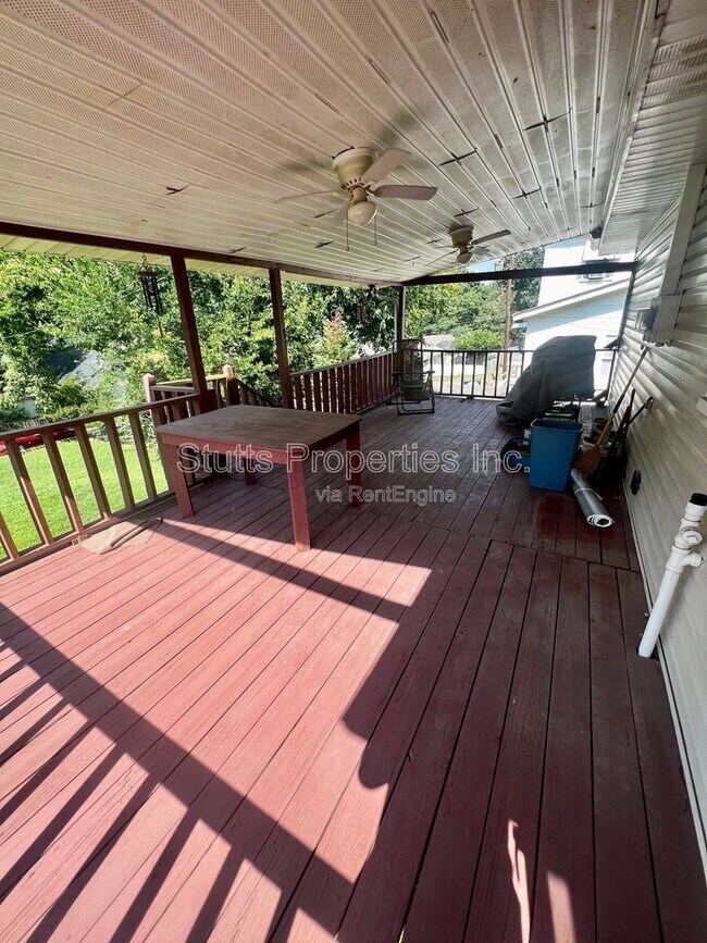 Building Photo - 209 Mattielou St