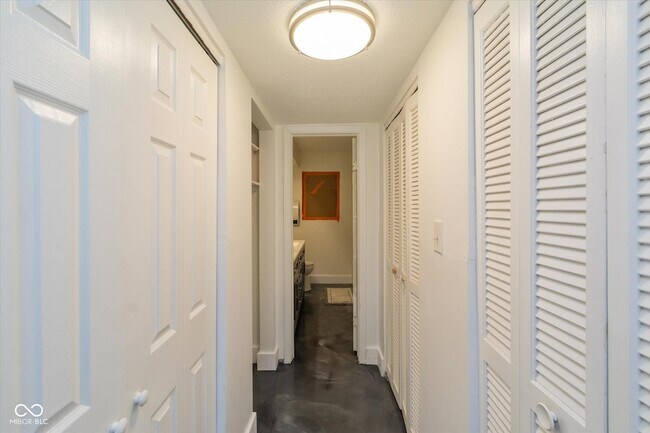 Building Photo - 5034 Allisonville Rd