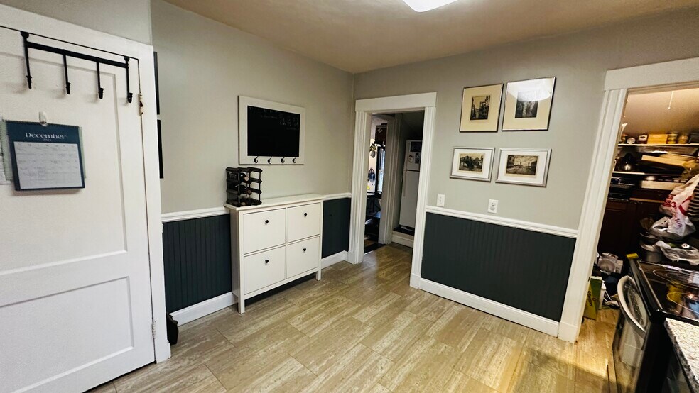 Building Photo - 139 Stetson St