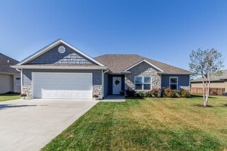 Building Photo - 5611 Abercorn Dr