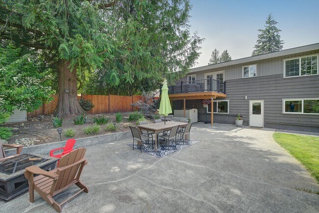 Building Photo - 5bd/2.5ba Edmonds Home