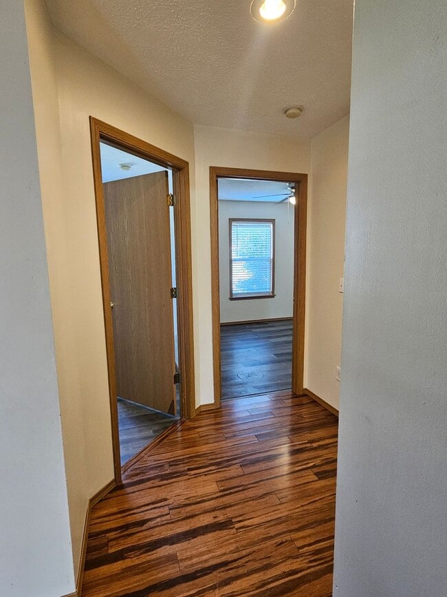 Building Photo - 842 Lorenza Dr
