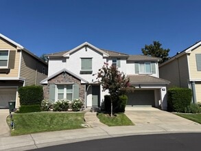 Building Photo - 3 Bed | 2.5 Bath | 1345 SF |  2 Car Garage | Two Story | Tenant pays $175 for WS&G
