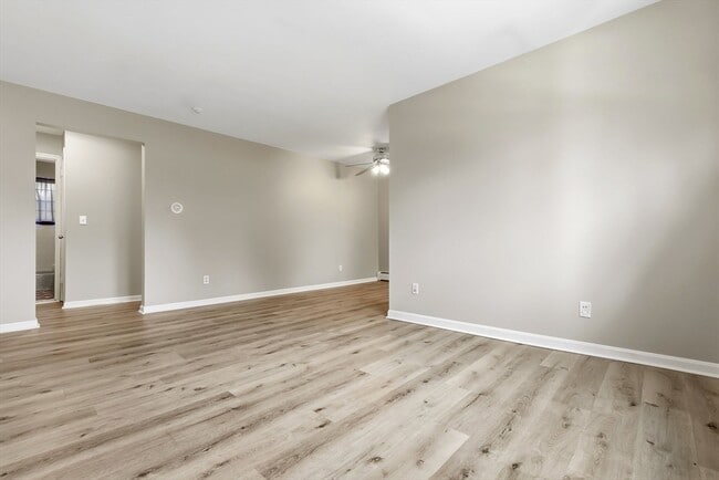 Building Photo - 6 Venice St